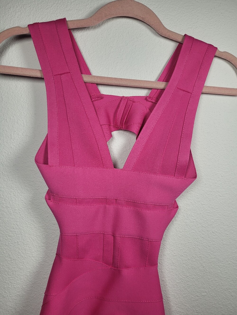 Bella Barnett Hot Pink Cutout Bandage Mini Dress V-Neck Bodycon NWT Size M - Picture 3 of 8
